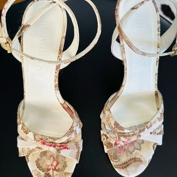 Beautiful Burberry London strappy wedge heels size 38 (US size 7) - Picture 4 of 7